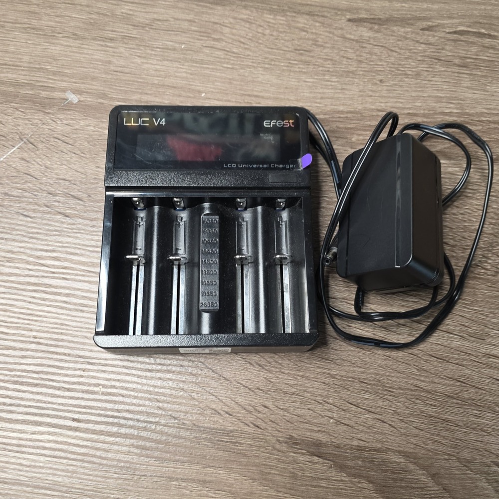 EFEST LUC V4 LCD‎ Universal Charger w/ Battery & Power Supply